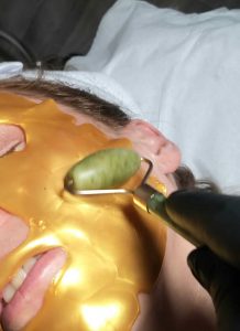 woman-with-gold-mask