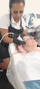 client during geneo+ facial